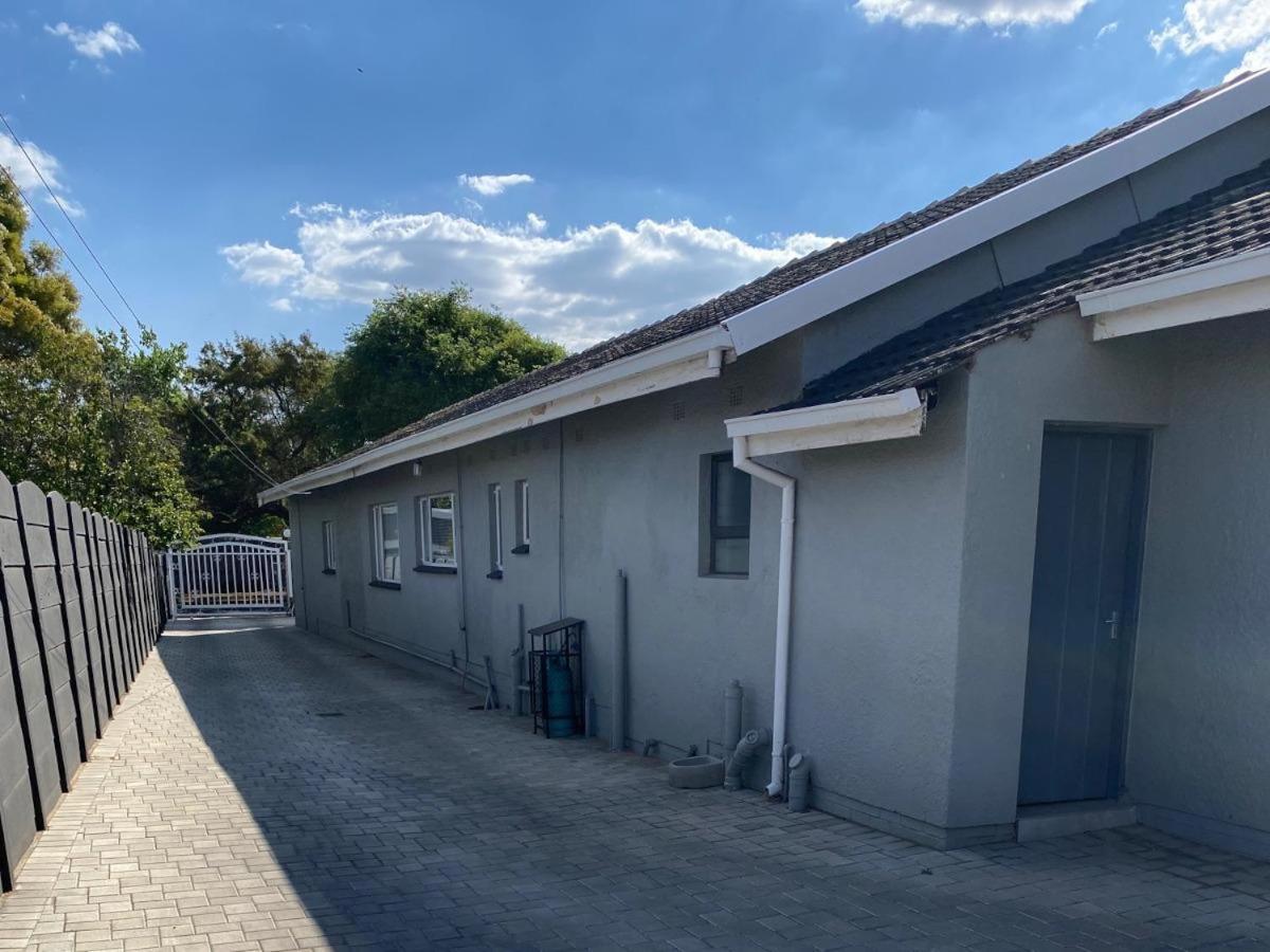 Staysure Guesthouse Alberton Bagian luar foto
