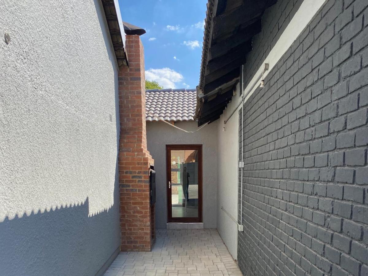 Staysure Guesthouse Alberton Bagian luar foto