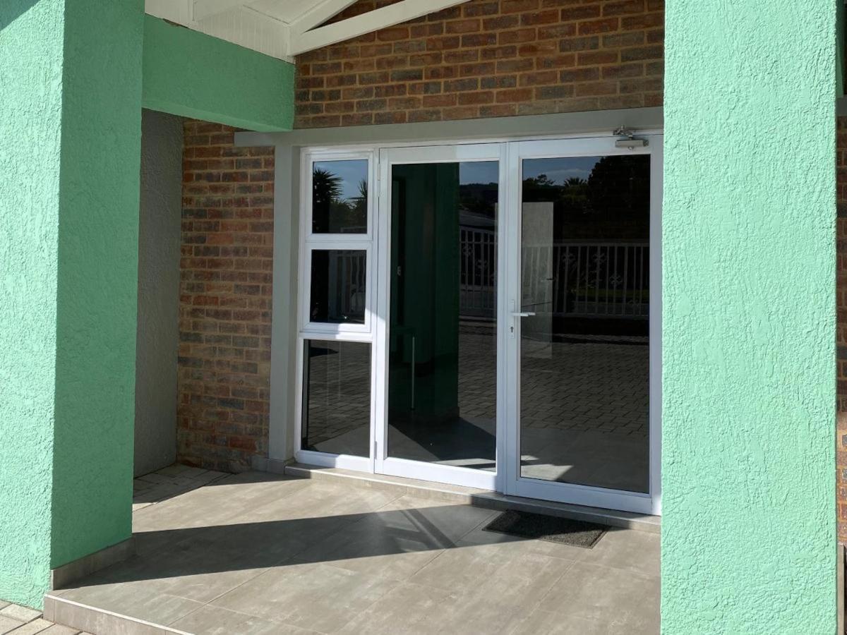 Staysure Guesthouse Alberton Bagian luar foto